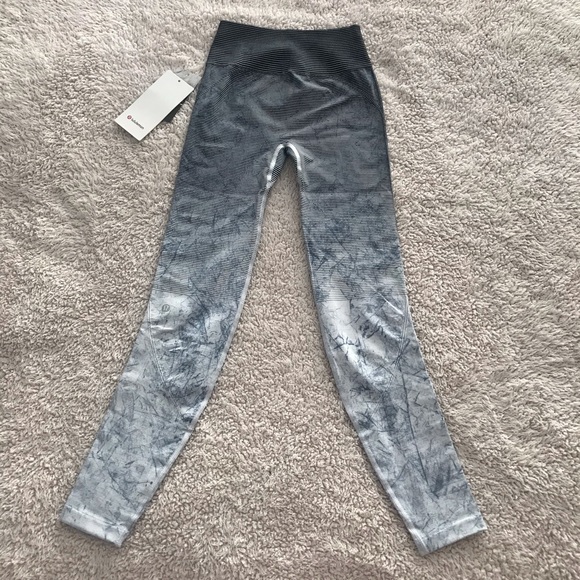 🆕ONLY ONE! NWT Lululemon Ebb to Train Tight 4 - Picture 8 of 9
